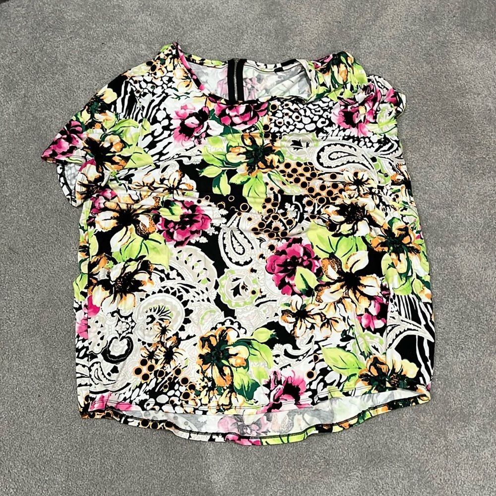 Chicos, beautiful blouse with zipper in back size 2